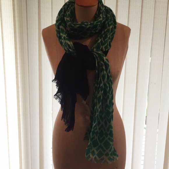 Ann Taylor wrap scarf - Picture 2 of 4